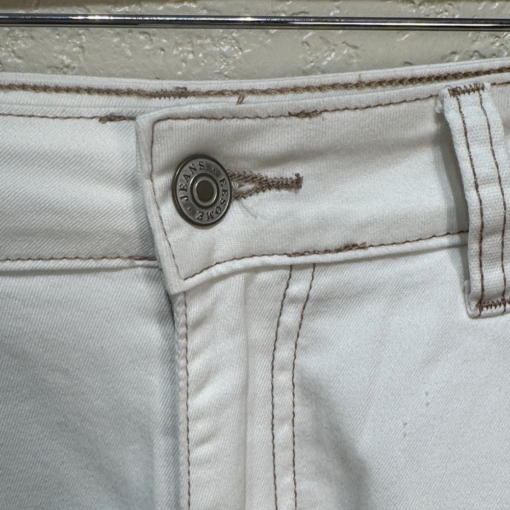 Eesome Women Medium White Cargo Raw Hem Cut Off Stretch Shorts NWT - Picture 4 of 7